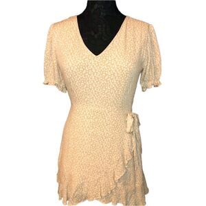 NWT Women’s Tan/White V Neck Mini Dress Short Sleeves Elastic Ruffled Skirt Sash